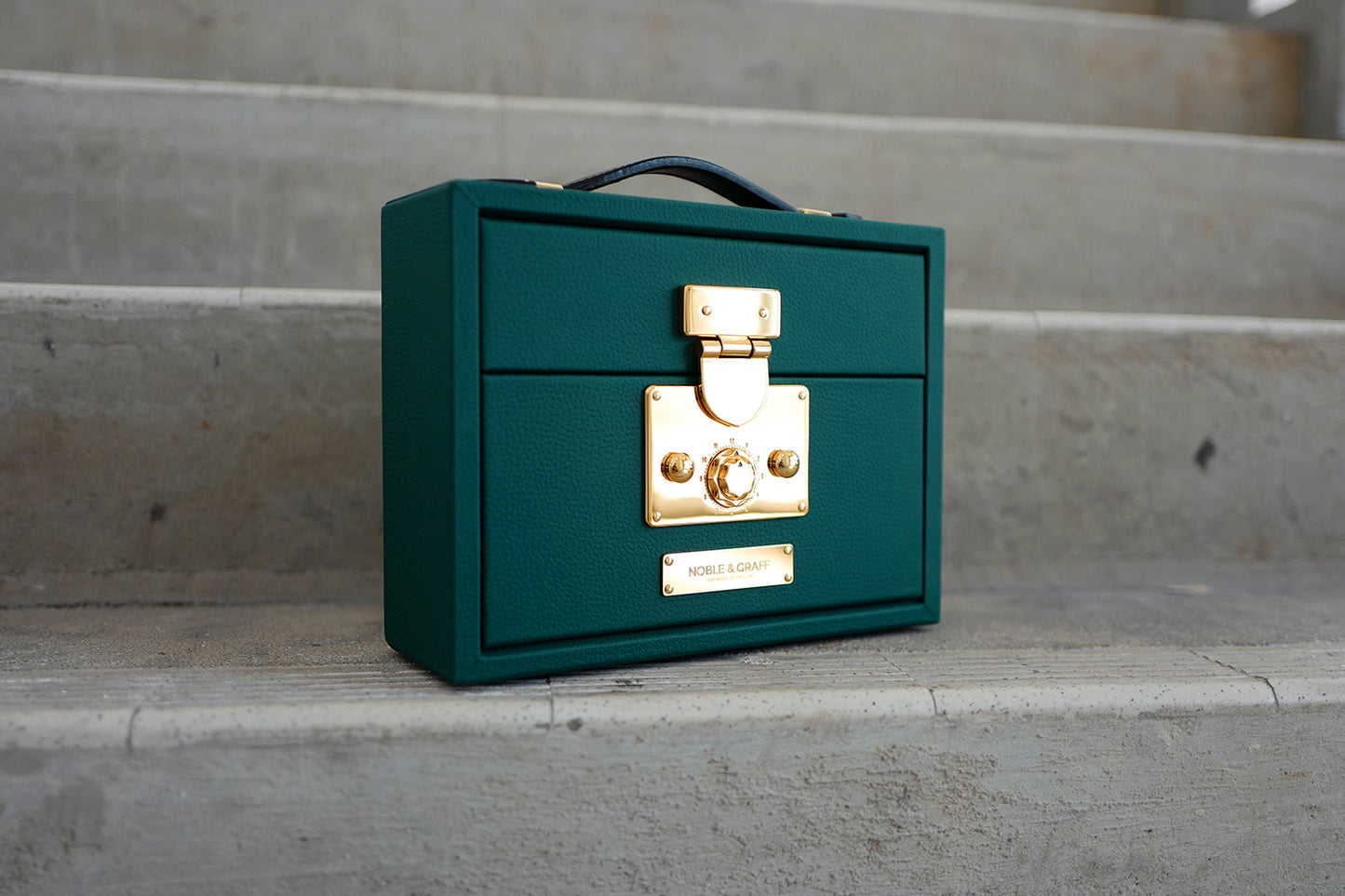 Connoisseur Attache